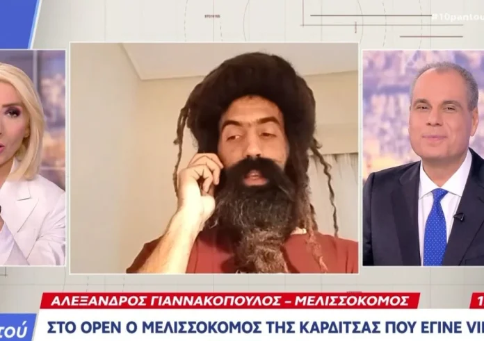 Ξανά στο OPEN ο «cool μελισσοκόμος» – Την είπε με το γάντι στη Μίνα Καραμήτρου