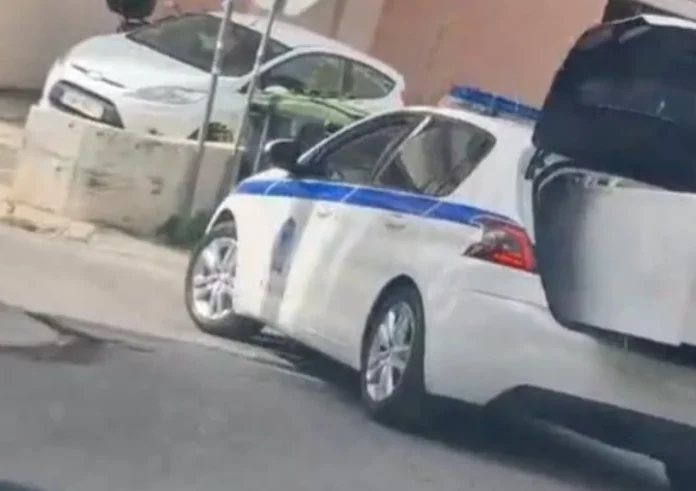 Περιπολικό με ψυγείο στο πορτμπαγκάζ – Το βίντεο που έγινε viral στο TikTok και προκάλεσε οργή