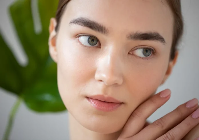 Ρετινόλη: Η «diva» του skincare — Γιατί αξίζει την υπομονή σου και πώς να τη χρησιμοποιήσεις σωστά