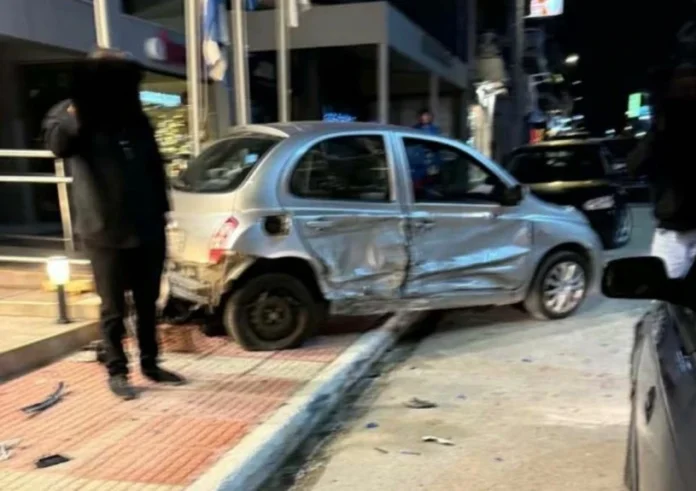 Λούτσα: Βίντεο ντοκουμέντο από το τροχαίο - Η στιγμή που το ΙΧ πέφτει πάνω σε πεζούς – Νεκρός 24χρονος