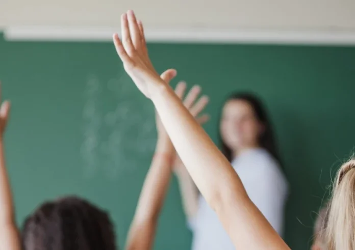 Παιδεία: Σχεδόν 8.000 νέοι αναπληρωτές τοποθετούνται σε σχολεία όλης της χώρας
