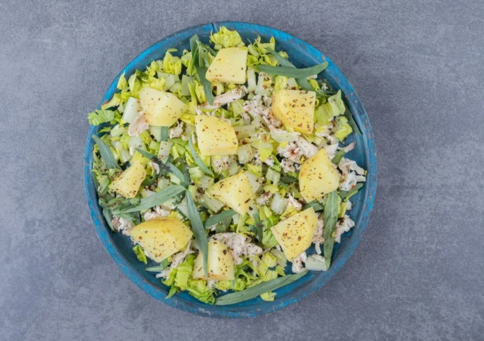 Roasted Broccoli και Potato Caesar Salad: Η συνταγή που θα σας εκπλήξει!
