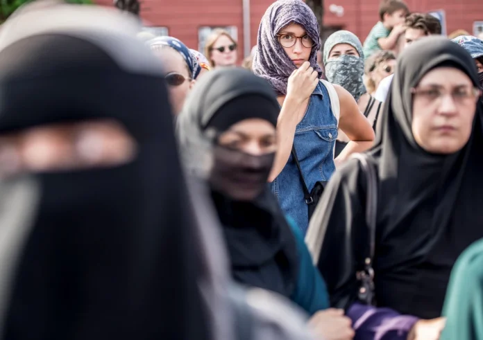 Δανία: Σχέδιο απαγόρευσης μπούρκας και νικάμπ σε σχολεία και πανεπιστήμια