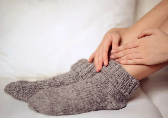 Παγωμένα χέρια και πόδια; Ένας φαρμακοποιός εξηγεί τι συμβαίνει