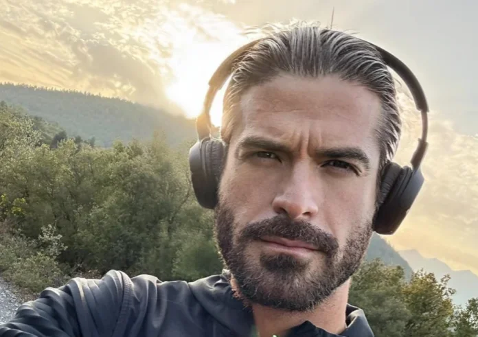 Ο Άρης Μουγκοπέτρος συγκλονίζει για το προσθετικό χέρι: «Τα παιδιά μου το χάιδεψαν και μου είπαν μπαμπά, το μιμί πέρασε»