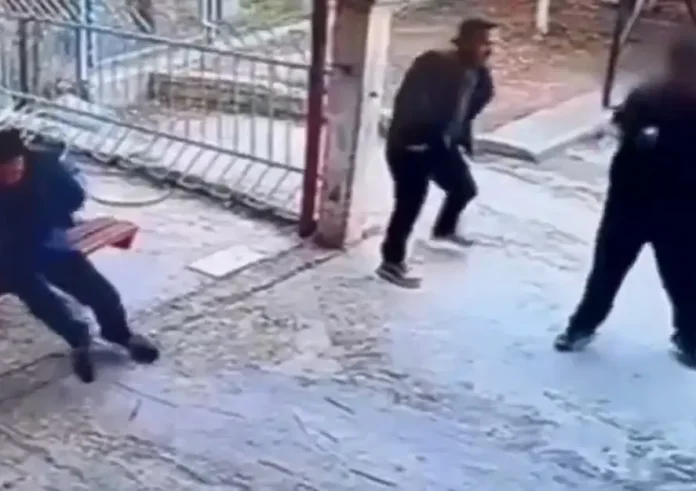 Σοκ σε σχολείο της Τουρκίας: Μαθητής άνοιξε πυρ κατά του διευθυντή μετά από παρατήρηση. Βίντεο