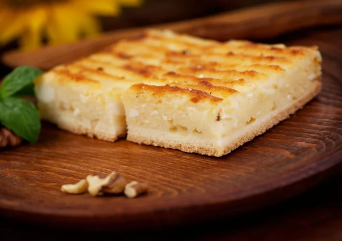 Η πιο εύκολη τυρόπιτα της στιγμής: Χωρίς φύλλο, έτοιμη σε 5 λεπτά για το τραπέζι του Σαββάτου