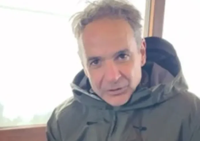 «Τερμάτισε το trend»: Ο Κυριάκος Μητσοτάκης έγινε viral από την κορυφή της Στύγας – Το βίντεο από τα Καλάβρυτα