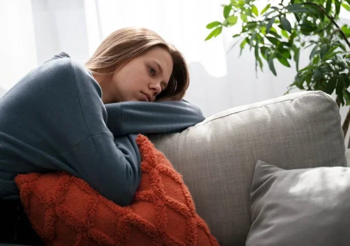 Γιατί νιώθω μελαγχολία το απόγευμα του Σαββάτου; – Τι λένε οι ψυχολόγοι και πώς να νικήσετε το άγχος της επόμενης εβδομάδας