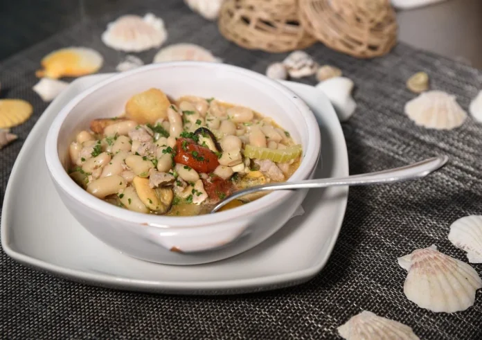 Θεοφάνεια: Η παραδοσιακή συνταγή για αλάδωτη ρεβιθάδα στο φούρνο – Μελωμένη και πεντανόστιμη παρά τη νηστεία