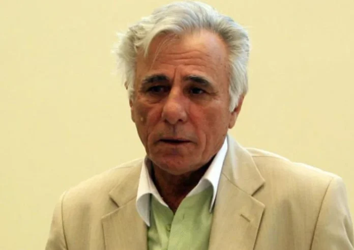 Πέθανε ο Σπύρος Καρατζαφέρης: Αντίο στον «εμβληματικό» ρεπόρτερ της Μεταπολίτευσης