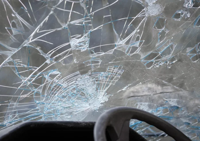 Τραγωδία στην Πάτρα: Δύο νεαρά άτομα νεκρά σε φρικτό τροχαίο