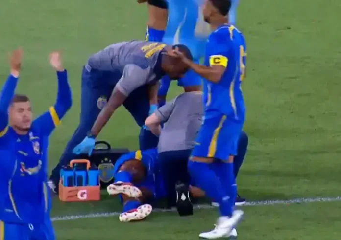 Σοκ στη Βραζιλία: Ποδοσφαιριστής κατέρρευσε στον αγωνιστικό χώρο με σπασμούς – Η τρομακτική σκηνή και το παρελθόν του