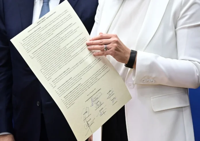 Πώς να διαβάζετε ένα συμβόλαιο χωρίς να είστε δικηγόρος: Οδηγός για να μην βρεθείτε προ εκπλήξεων