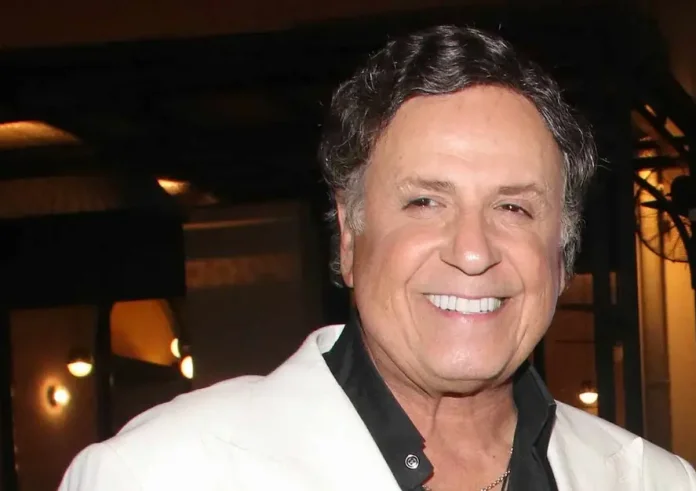 Χάρης Ρώμας: «Επιμένω στην ανδρική μου ταυτότητα – Δεν θέλω να βάλω ετικέτα στον εαυτό μου»