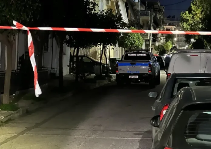 Έκρηξη από χειροβομβίδα στον Κορυδαλλό: Ζημιές σε οικίες και έξι οχήματα τα ξημερώματα