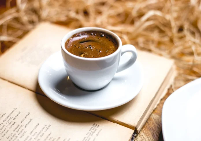 Τα κρυφά οφέλη του ελληνικού καφέ: Γιατί ένα φλιτζάνι την ημέρα είναι το απόλυτο ελιξίριο μακροζωίας