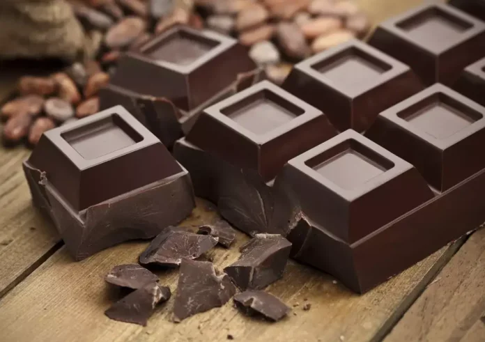 Το γλυκό κλειδί για την καρδιά: Η μαύρη σοκολάτα και τα οφέλη της