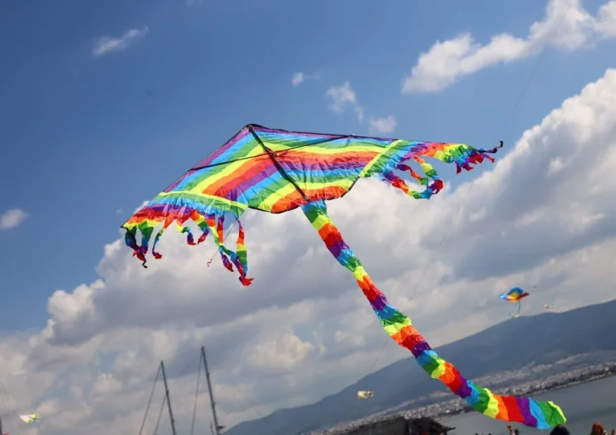 Καιρός - Το τριήμερο των δύο προσώπων: Από τις καταιγίδες στο πέταγμα του χαρταετού