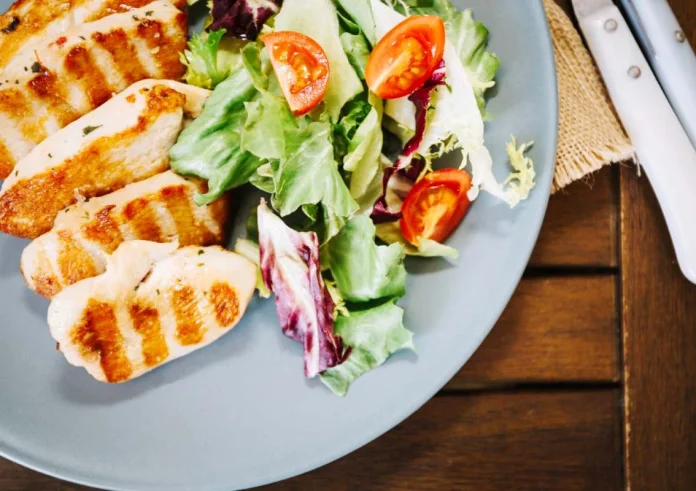 Το viral κοτόπουλο του TikTok: Η συνταγή με μαρινάδα γιαουρτιού που λιώνει στο στόμα