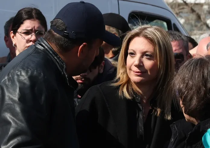 «Δεν ήθελαν να μιλήσω»: Η Μαρία Καρυστιανού αποχώρησε από συγκέντρωση για τα Τέμπη