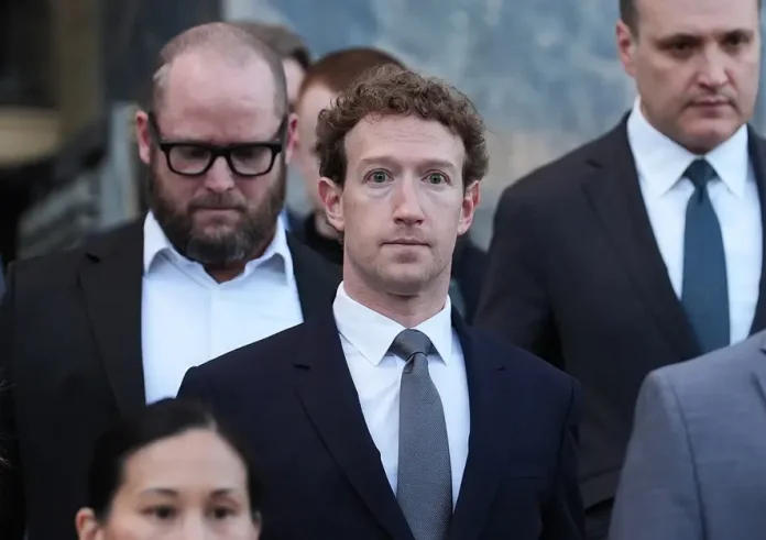 Μαρκ Ζούκερμπεργκ: «Ρομποτικός» ή παρεξηγημένος; Η δίκη-ορόσημο για τον εθισμό στα Social Media