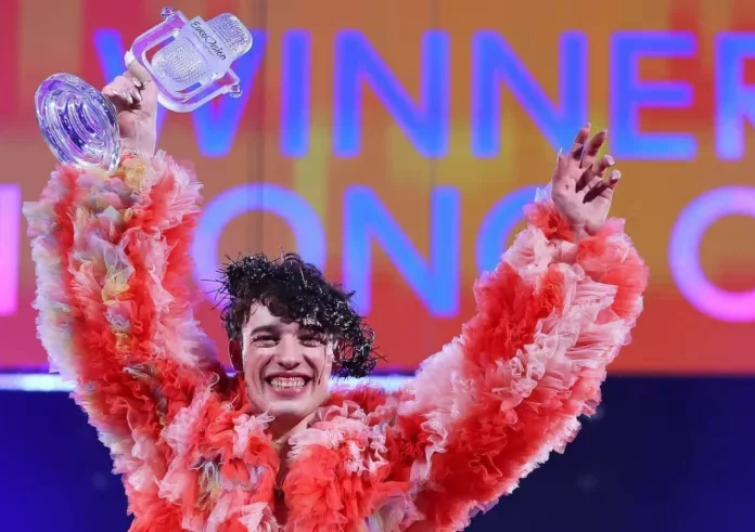 Nemo: Επέστρεψε το τρόπαιο της Eurovision τυλιγμένο με χαρτί υγείας – «Γυαλιά καρφιά» και σιωπή από την EBU