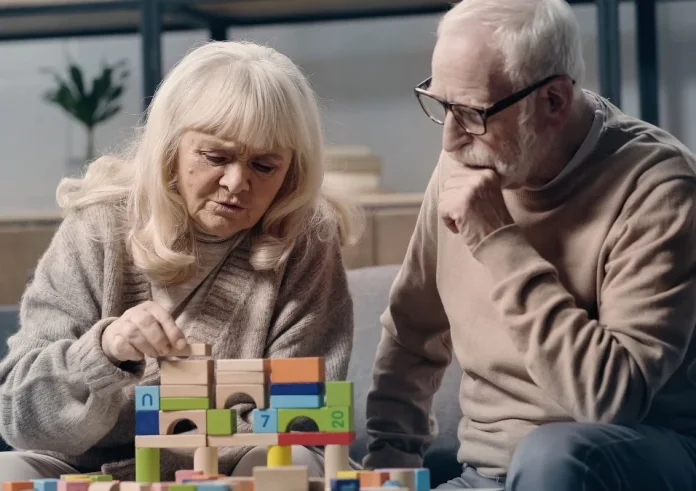 Η μάχη κατά της άνοιας μετά τα 50: 4 καθημερινές συνήθειες που «θωρακίζουν» τον εγκέφαλο