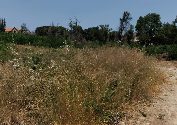 «Ενεργή Μάχη» κατά των πυρκαγιών: Πρόστιμα έως 2.000€ για τα ακαθάριστα οικόπεδα – Όλες οι αλλαγές