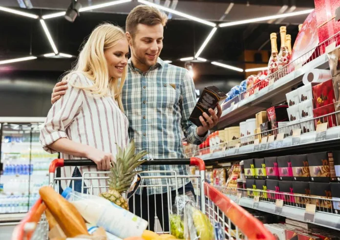 Supermarket: Το «κόλπο» των υπαλλήλων με τα ράφια – Πώς θα βρίσκετε πάντα τα προϊόντα με τη μεγαλύτερη ημερομηνία λήξης