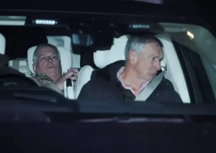 Η ιστορική σύλληψη του Άντριου: Η εικόνα στο πίσω κάθισμα που «πάγωσε» τη Βρετανία