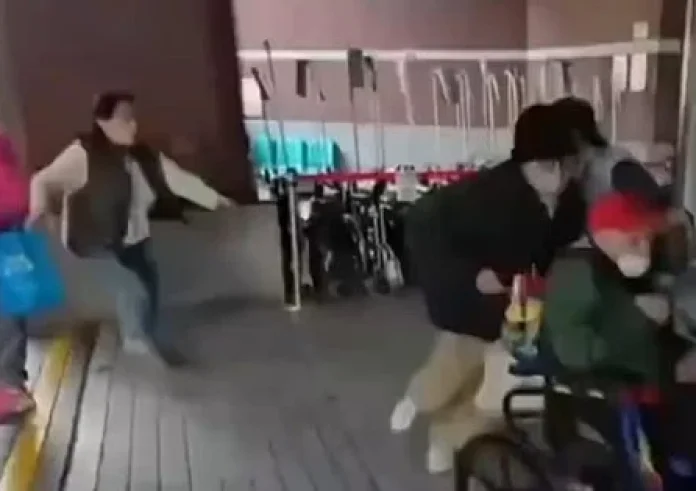 Ένταση σε νοσοκομείο: Συγγενείς απομάκρυναν βίαια 102χρονο εκατομμυριούχο μετά από κρυφό γάμο