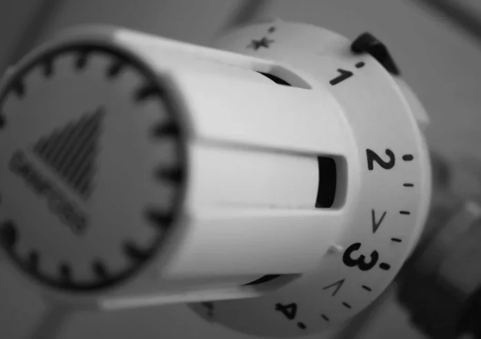 Καλοριφέρ vs Κλιματιστικό: Η Μεγάλη Σύγκριση για την Τσέπη σου το 2026