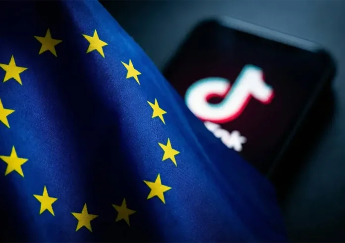 Καμπανάκι από την Κομισιόν για το TikTok: «Εθιστικό και επικίνδυνο για την υγεία των παιδιών» – Απειλή με πρόστιμα-μαμούθ