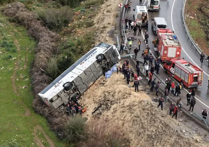 Τραγωδία στην Τουρκία: Φρικτό τροχαίο με ανατροπή λεωφορείου – 9 νεκροί και δεκάδες τραυματίες