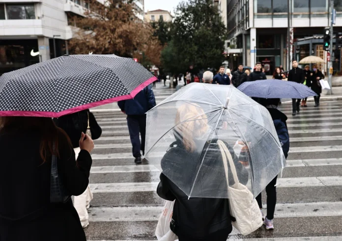 Τσικνοπέμπτη με Βροχές και Καταιγίδες: Διπλή Κακοκαιρία 48 Ωρών «Πολιορκεί» τη Χώρα