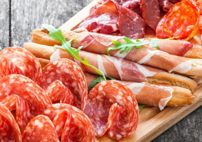 Η αόρατη απειλή στο ψυγείο σας: Ποια καθημερινά τρόφιμα αυξάνουν 47% τον κίνδυνο εμφράγματος