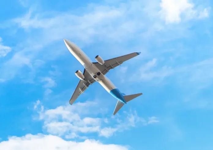 Γιατί οι επιβάτες δεν πρέπει να αλλάζουν θέση στο αεροπλάνο κατά την απογείωση: Ο πιλότος εξηγεί