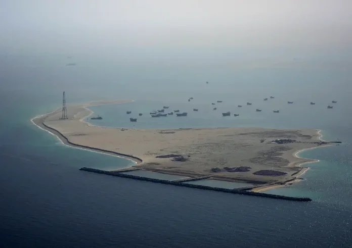 Έλληνας ναυτικός εγκλωβισμένος στα Στενά του Ορμούζ: «Φοβάμαι ότι δεν θα επιστρέψω σπίτι»