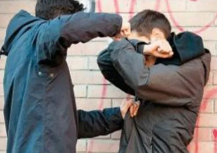 Άγριος ξυλοδαρμός σε γυμνάσιο Άνω Λιοσίων: 14χρονος μαθητής στο νοσοκομείο