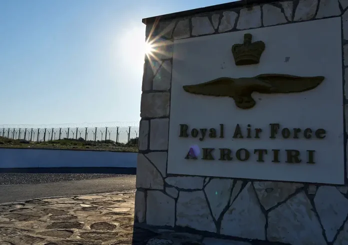 Σειρήνες και προειδοποιήσεις στο Ακρωτήρι της Κύπρου: «Μείνετε στα σπίτια σας»