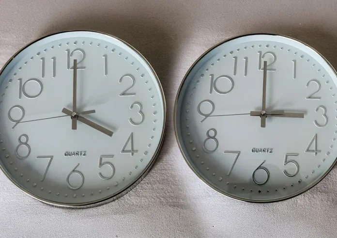 Αλλαγή ώρας 2026: Πότε θα γυρίσουμε τα ρολόγια μας μία ώρα μπροστά