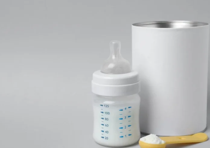 Ανακλήσεις σε βρεφικά γάλατα: Οδηγίες από ειδικούς για την ασφάλεια των μωρών