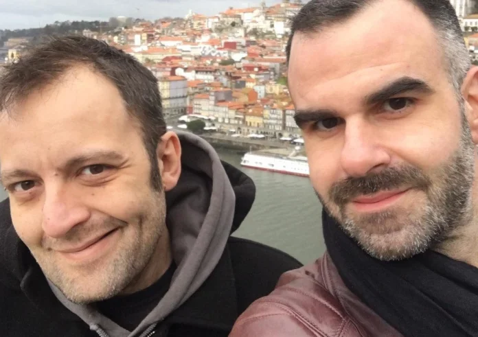 «Καθίκια, θα συνεχίσω»: Το οργισμένο ξέσπασμα του Αύγουστου Κορτώ που συγκλονίζει το διαδίκτυο