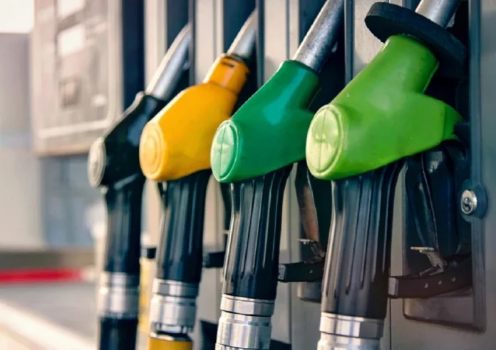 Νέες αυξήσεις στα καύσιμα: Ποιες ευρωπαϊκές χώρες λαμβάνουν μέτρα για την καταπολέμηση των τιμών