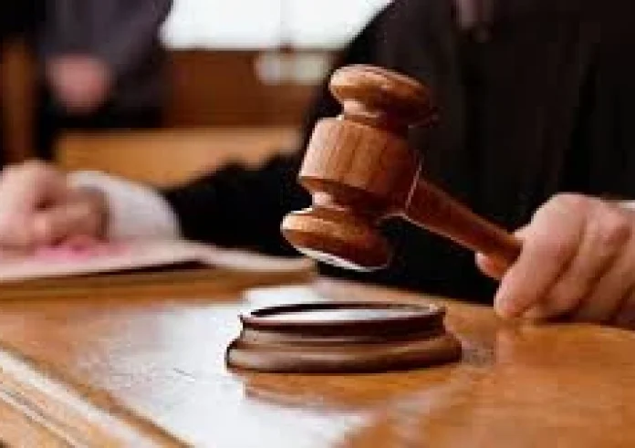 Αθώα η 77χρονη που χτύπησε τον 82χρονο σύζυγό της: «Εξαρτάται από μένα, του ετοιμάζω όλα»