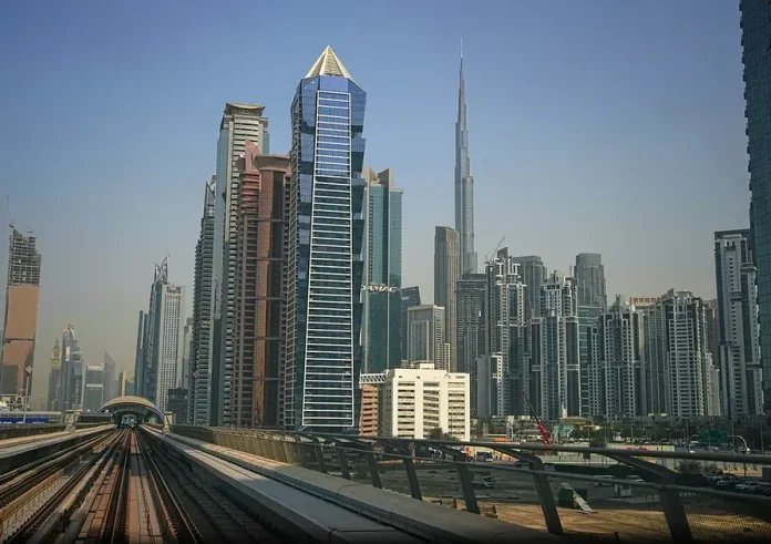 Ερήμωσε η «πόλη της χλιδής»: Πρωτοφανείς εικόνες στο υπερπολυτελές Ντουμπάι με φόντο τον πόλεμο