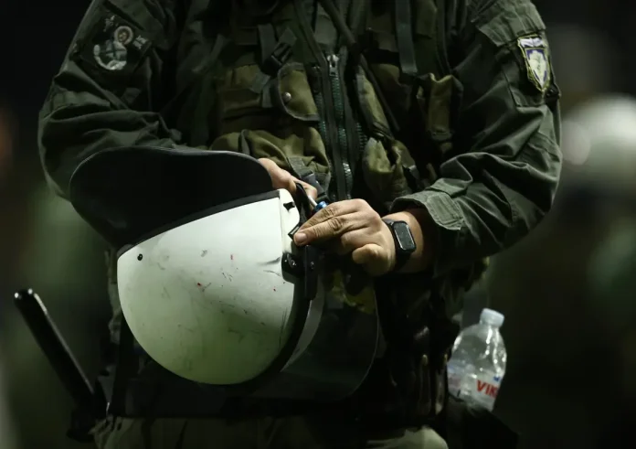 114 προσαγωγές μετά από τριπλή επίθεση κουκουλοφόρων στα Εξάρχεια – Δείτε τι συνέβη
