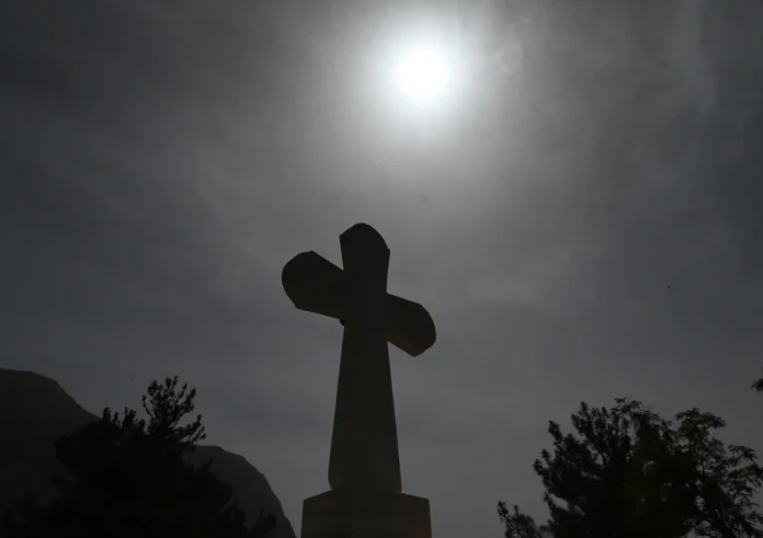 Εύβοια: Χειρουργικό ψαλίδι βρέθηκε κατά την εκταφή 46χρονου άνδρα