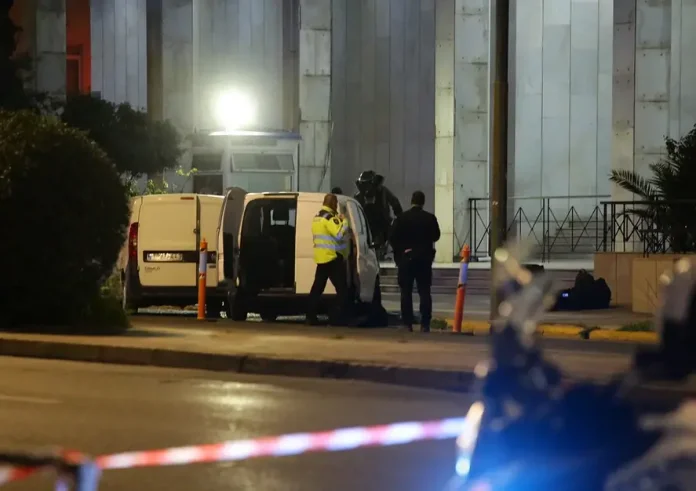 Θρίλερ στη ΓΑΔΑ: Ο 48χρονος κρατούσε αληθινές χειροβομβίδες – Πώς εκτυλίχθηκε το επεισόδιο